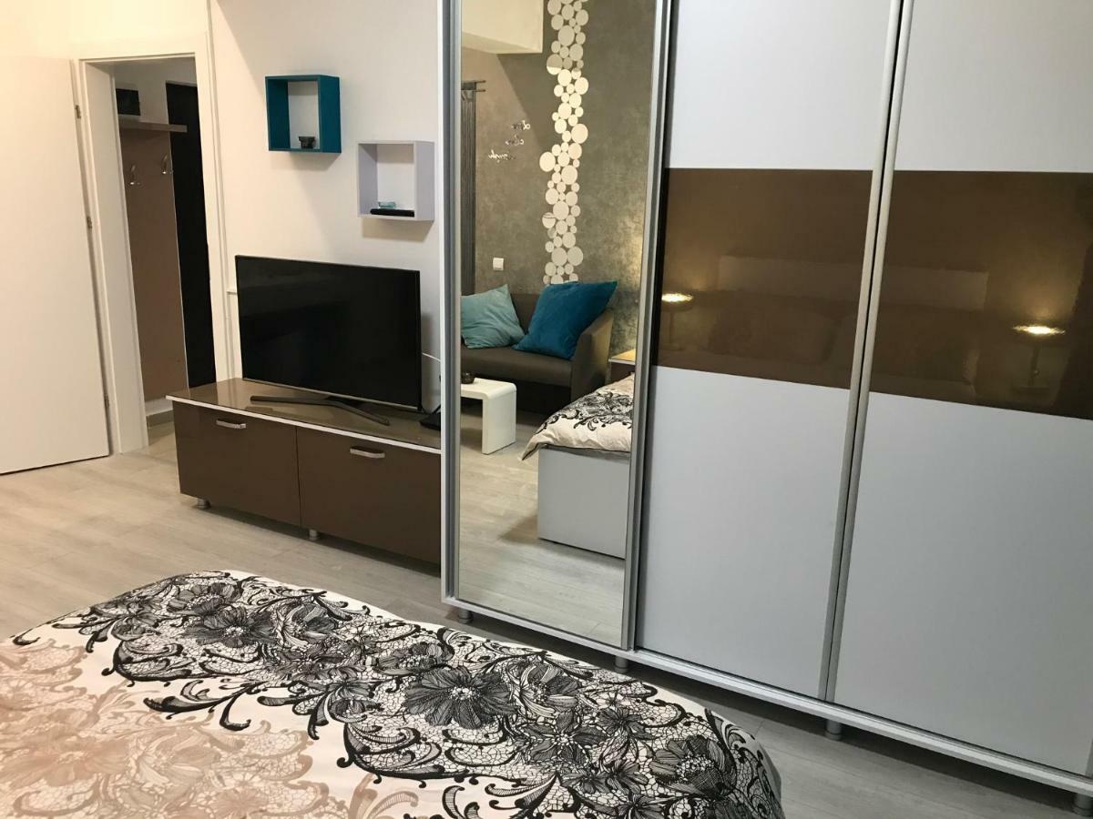 Luxury Flat 9 Near Metro Apartment Bukares Bagian luar foto
