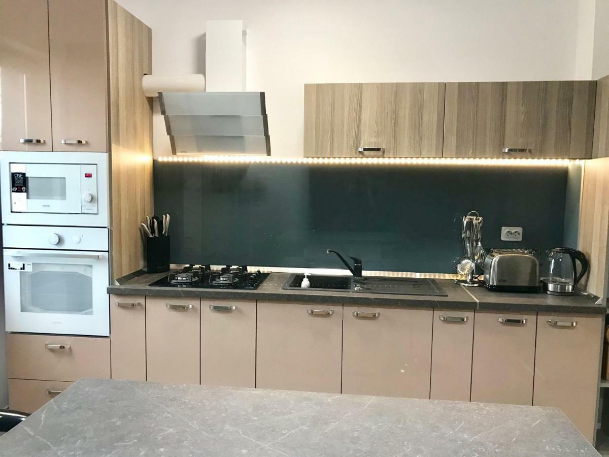 Luxury Flat 9 Near Metro Apartment Bukares Bagian luar foto