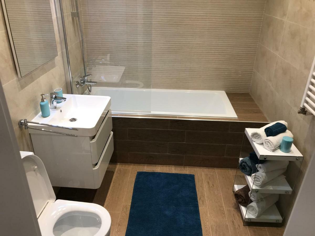 Luxury Flat 9 Near Metro Apartment Bukares Bagian luar foto