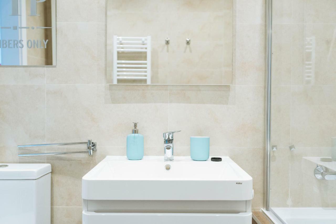 Luxury Flat 9 Near Metro Apartment Bukares Bagian luar foto